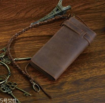 瘋馬皮為什么越用越亮？都是時間的沉淀