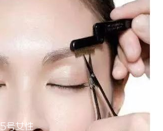 眉型為什么很奇怪？眉頭沒畫好