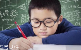眼睛激光手術(shù)會(huì)不會(huì)發(fā)生意外？20年經(jīng)驗(yàn)手術(shù)水平高