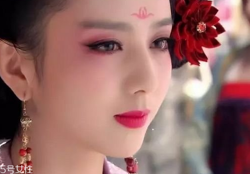兔子腮紅怎么畫才可愛？中年少女必備腮紅畫技