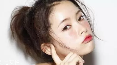 腮紅顏色怎么選？這幾招學(xué)會(huì)一個(gè)就ok