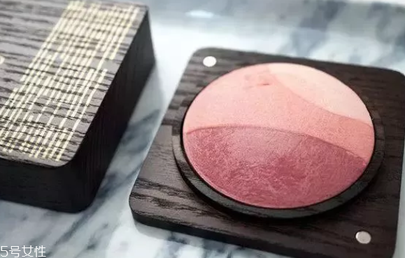 腮紅顏色怎么選？這幾招學(xué)會(huì)一個(gè)就ok