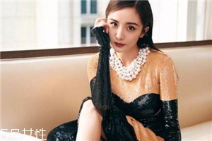 亮片裙子怎么搭配？年底聚會(huì)就要blingbling