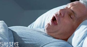 睡覺時(shí)打鼾怎么辦？謹(jǐn)防嚴(yán)重時(shí)猝死