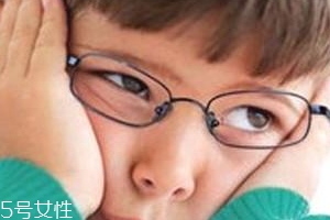 經常用眼吃什么食物好？這些常見食物要常吃