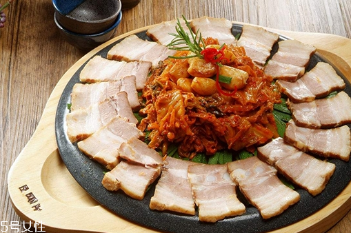煮肉的泡沫能吃嗎？煮肉泡沫其實是血水