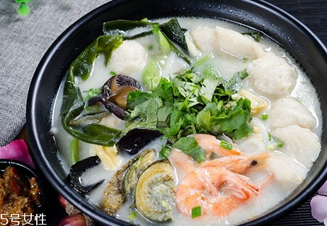 煮肉的泡沫能吃嗎？煮肉泡沫其實是血水