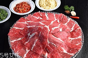 吃火鍋喉嚨痛是怎么回事？其實(shí)不怪湯底
