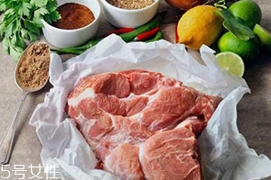 凍了一年的肉能吃嗎？請(qǐng)謹(jǐn)慎食用