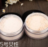 散粉取粉用什么好？粉撲和化妝刷要配合使用
