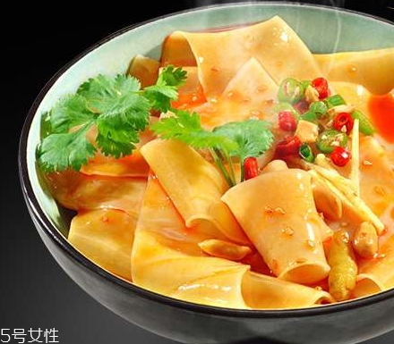 阿寬紅油面皮健康嗎？來看看它的危害