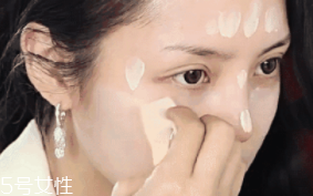 妝前乳主要成分是什么？是硅靈讓臉滑滑的
