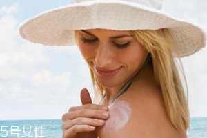 防曬霜每次最佳使用量是多少？多多益善