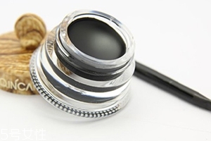 睫毛膏可以當(dāng)眼線(xiàn)嗎？畫(huà)眼線(xiàn)不成問(wèn)題