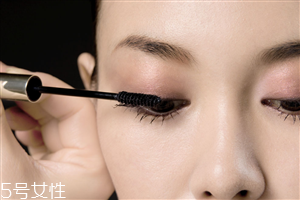 內(nèi)眼線會(huì)傷眼睛嗎？九種可愛的眼線畫法
