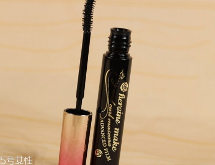 睫毛膏和種睫毛哪個(gè)好？