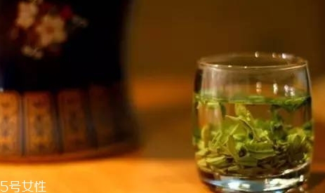 蒲公英泡水會回奶嗎？你應該選擇這些食物