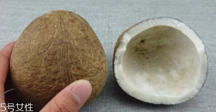 泰國(guó)烤椰子多少錢一個(gè)？味道非常特別