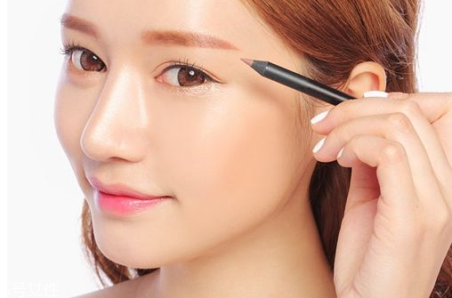 內(nèi)眼線會(huì)傷眼睛嗎？九種可愛的眼線畫法