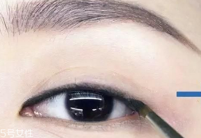 怎么畫眼線讓眼睛自然又有神？畫眼線必學(xué)基本步驟