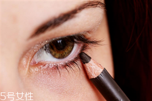 初學(xué)者怎么畫眼線好？教你如何正確畫完整眼妝