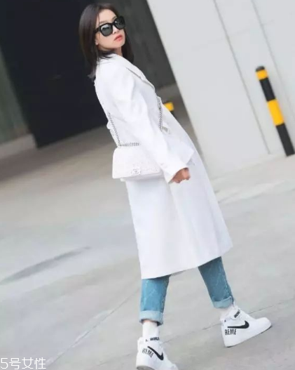 長(zhǎng)款大衣搭配什么鞋子？這樣穿氣場(chǎng)兩米八