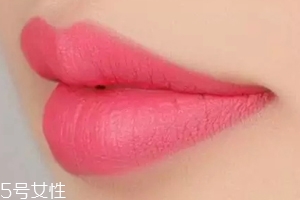 蜜粉可以用在唇部嗎？蜜粉可打造霧面雙唇