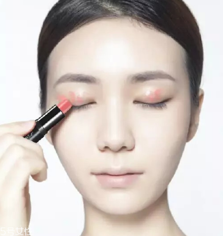 眼影怎么畫(huà)會(huì)自然好看？眼影顏色這樣搭配最好看