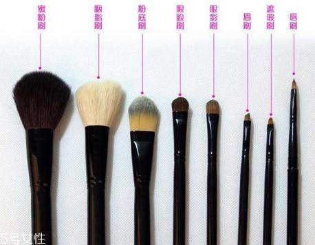 如何清洗化妝刷？眼影刷的選擇與使用方法