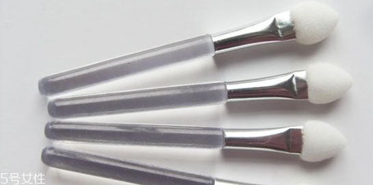 眼影刷和眼影棒哪個(gè)值得買？眼影刷水貂毛最好