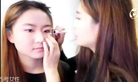 內(nèi)雙怎么畫眼線？內(nèi)雙眼皮畫眼妝技巧