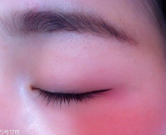 內(nèi)雙怎么畫眼線？內(nèi)雙眼皮畫眼妝技巧