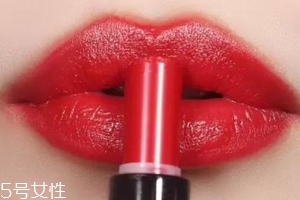 口紅致敏原因是什么？石蠟等成分在作怪