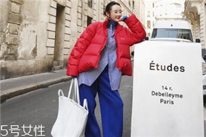 紅色羽絨服搭配什么鞋子？鞋子搭配也是關(guān)鍵
