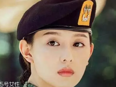 薄唇怎么畫唇妝？利用技巧打造完美唇色