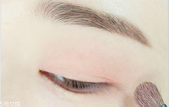 西柚色眼影怎么畫？教你畫高冷女神妝容