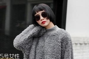 冬天衛(wèi)衣怎么穿更時髦？小心機(jī)教你把衛(wèi)衣穿出時尚感