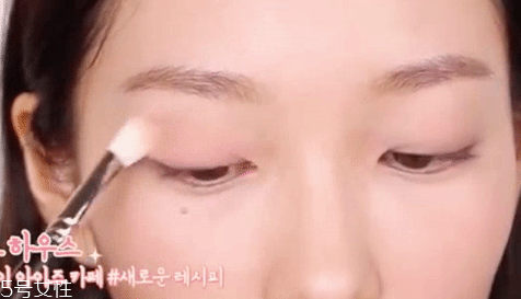 眼影需要卸妝嗎？閃亮海灘眼妝教程