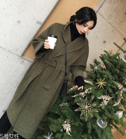 大衣和羽絨服哪個(gè)保暖？這個(gè)冬天不會(huì)冷