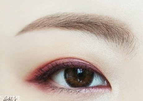2018秋冬酒紅色眼妝怎么畫？神秘又有女人味的妝容