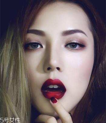 2018秋冬酒紅色眼妝怎么畫？神秘又有女人味的妝容