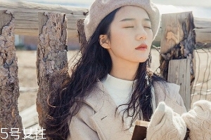 純色呢大衣怎么搭配？這樣搭美到?jīng)]朋友