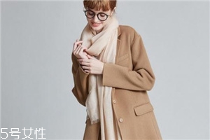 大衣上有膠印怎么去除？這樣做膠漬統(tǒng)統(tǒng)都不見(jiàn)
