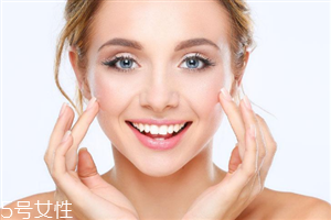 開眼角拆線后怎么清潔眼部？開眼角后可以適當(dāng)洗臉清潔