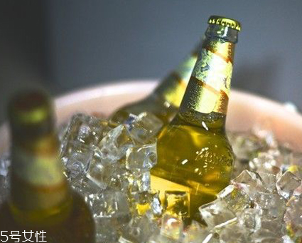喝啤酒會(huì)豐胸嗎？不建議喝啤酒來(lái)豐胸