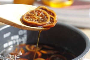 冰糖燉檸檬的功效有哪些？冰糖燉檸檬好處多多