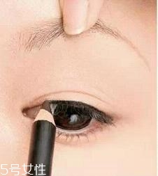 眼線液筆不出水怎么辦？畫眼線的常見誤區(qū)
