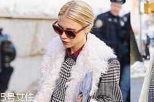 怎么挑選格子大衣？穿對(duì)了氣質(zhì)女就是你
