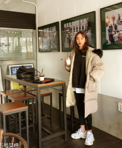 卡其色棉服怎么搭配？盡顯冬日氣質(zhì)范兒