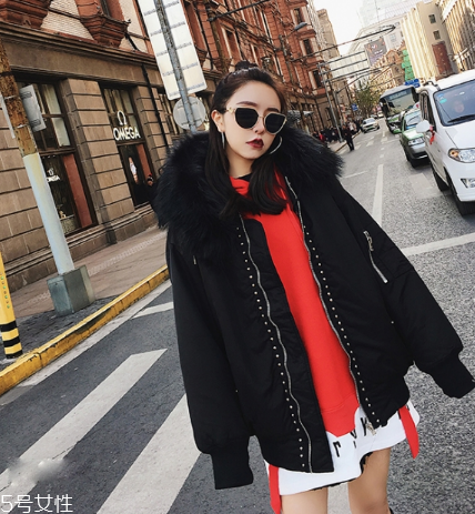 紅色衛(wèi)衣適合什么人穿？紅紅火火過(guò)新年